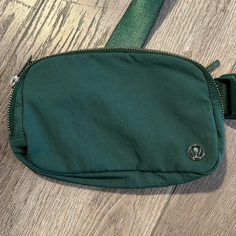 lululemon athletica dark green crossbody belt bag